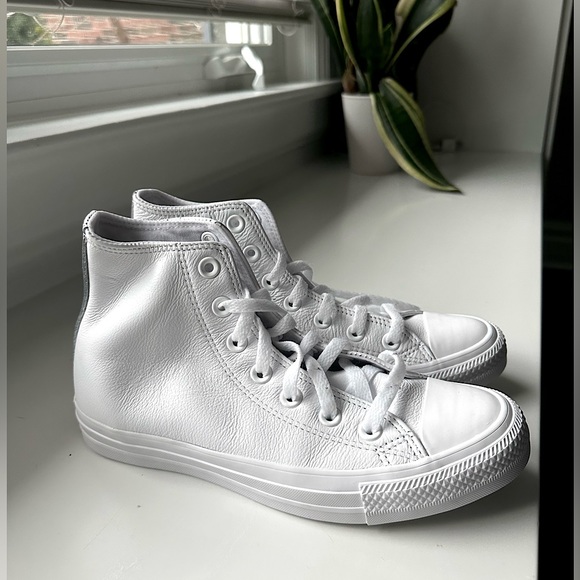 All white leather high-top converse size 7 - Picture 1 of 3
